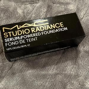 New MAC Cosmetics Studio Radiance Serum Powered Foundation NC50